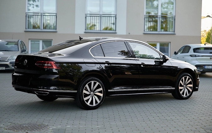 Volkswagen Passat cena 79800 przebieg: 171400, rok produkcji 2019 z Suchowola małe 742